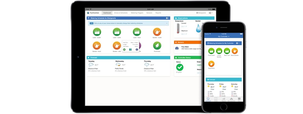 Zobrazení ovládání zavlažovacího systému pomocí mobilní aplikace Hydrawise na tabletu a smartphonu s přehledem zón a předpovědí počasí.