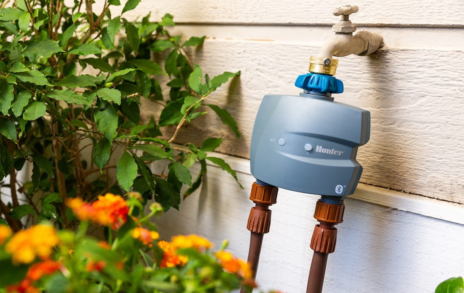 Automatizace kapkové závlahy nejen ve skleníku a vyvýšených záhonech: jakou jednotku zvolit a proč